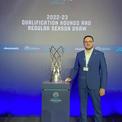Ionut Georgescu presenta el 'Lucentum Basketball Hub'