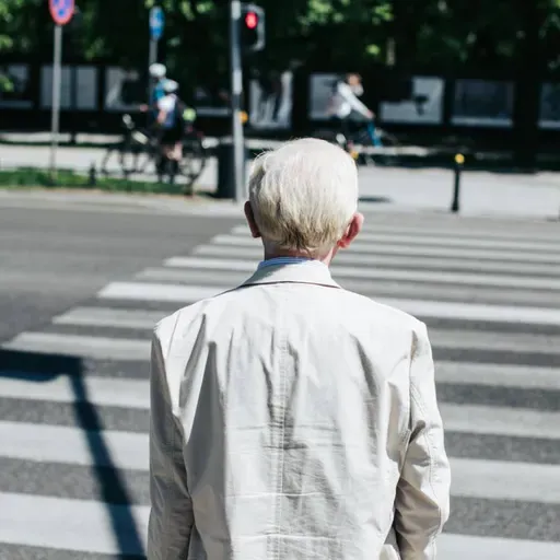 Sinal Verde: desafios enfrentados por idosos na mobilidade urbana