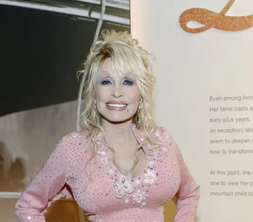 Dolly Parton takes to the Broadway stage