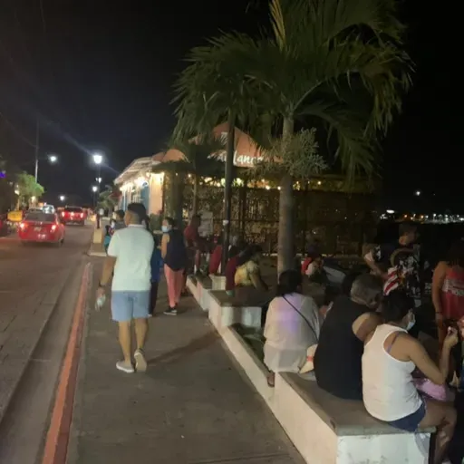 Aglomeraciones, peleas y personas sin mascarilla en discotecas de Petén…