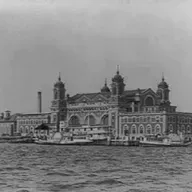 PI 7x31 Centros de detención de inmigrantes (Ellis Island y los CIE)