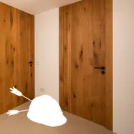 Puertas rasomuro con Neftalí de Doorcats