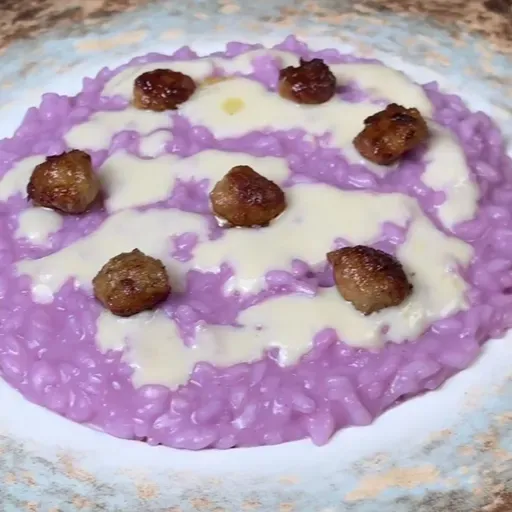 Risotto al cavolo viola e salsiccia