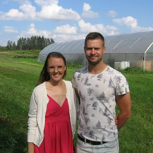 "Celmu" saimnieki Elīna un Augusts audzē ogulājus un dārzeņus bioloģiskā saimniecībā