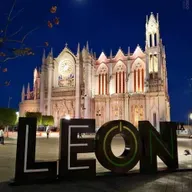 Ariana Grande: Let Me Love You & Baby Loves (Dangerous Woman Tour USE Visuals)