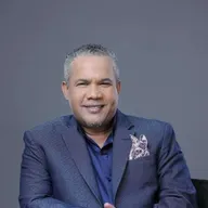 Héctor Acosta “El Torito” conversa con Zoilo García en Poder 102.1 FM antes de su show en Providence