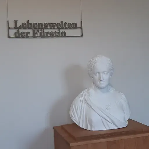 Fürstin Louise von Anhalt-Dessau (Wörlitz und Luisium Dessau; FrauenOrt Nr. 47)