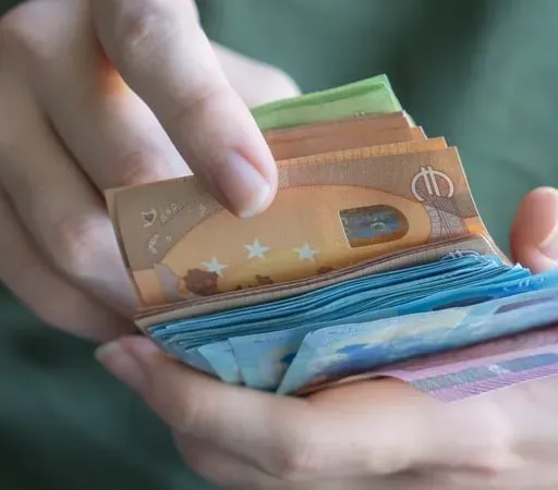 Financial Cultures: avoiding the social pressure to overspend