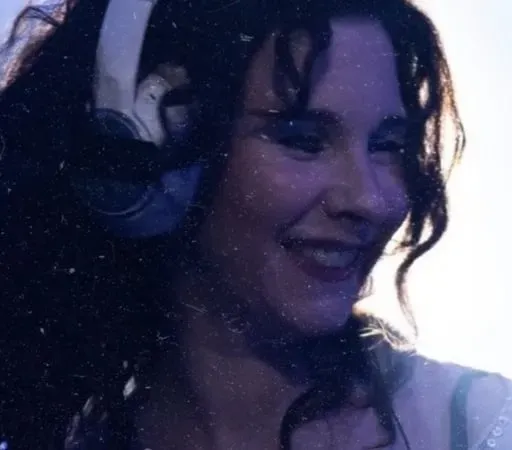 Áine Ní Laoghaire, drámadóir.