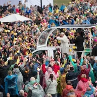 Papamóvel de Francisco vai se transformar em clínica de saúde móvel para crianças em Gaza