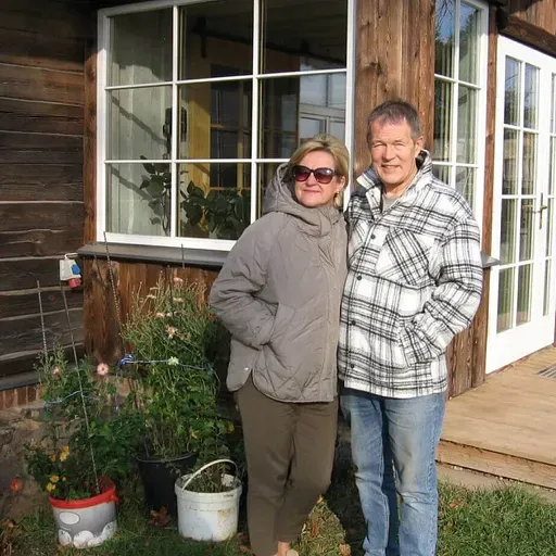 LR1 kolēģes Daces Stalidzēnas ikdiena jau piecus gadus rit simtgadīgā koka mājā Tīnūžos