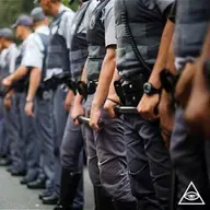 30 POLICIAIS vs 1 MACONHEIRO