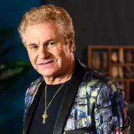 Amigos Improváveis | "Famosos", com aspas mesmo