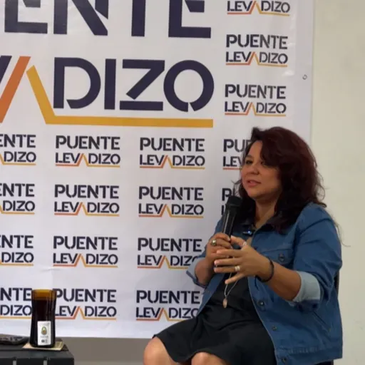 El diálogo interno guía el pincel de Jenny Vela Franco