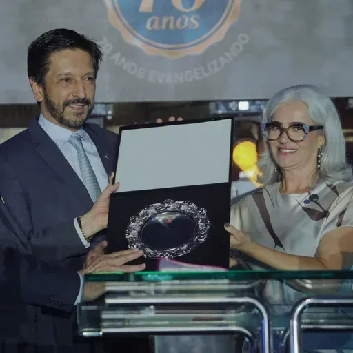 09.03.2026 = SOLENIDADE MARCOU ENTREGA DA SALVA DE PRATA PARA IGREJA O BRASIL PARA CRISTO