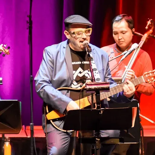 Yaron Hallis swings Leonard Cohen into gypsy Jazz