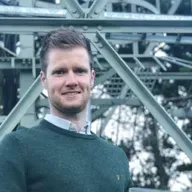 Damien Ó Dónaill, Clár Reachtaire le RTÉ Raidió na Gaeltachta.