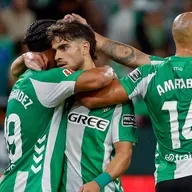 El Betis gana con suficiencia a Osasuna y se instala arriba