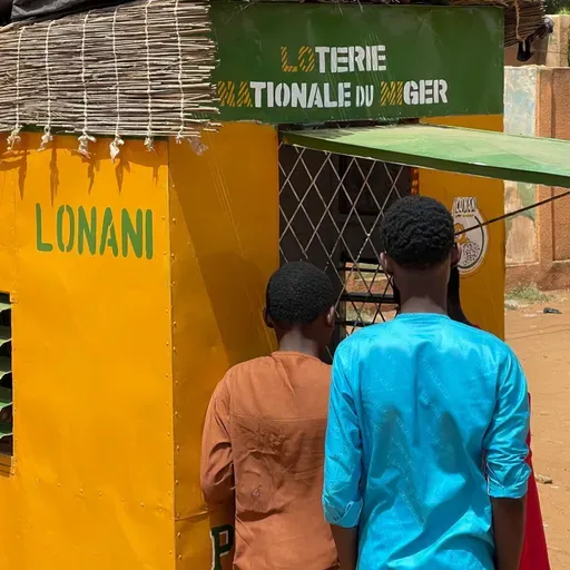 À Niamey, les jeunes et les femmes séduits par les jeux de hasard (Magazine)
