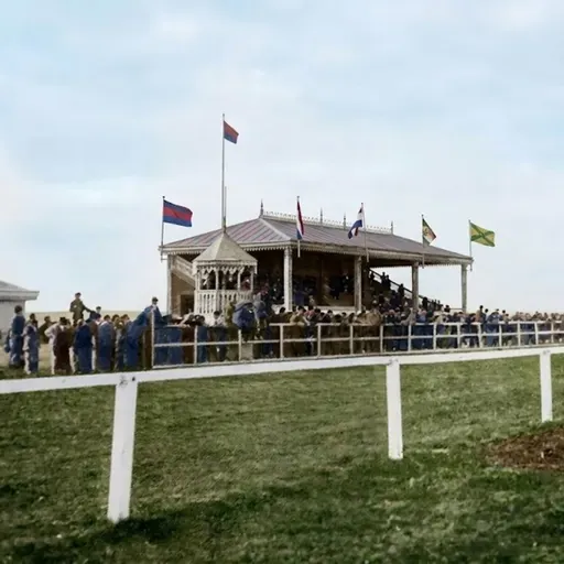 En 1890 la ciudad ya tenía su hipódromo, pasión por los burros y una leyenda bailando en TooVak's