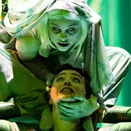 Premiere in Heidelberg: Jana Vetten inszeniert „We are family“