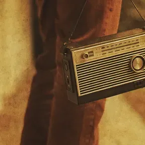 di radio aku dengar lagu kesayanganmu