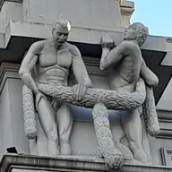 Los Atlantes del centro: ¿Héroes o villanos?