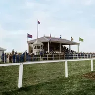 En 1890 la ciudad ya tenía su hipódromo, pasión por los burros y una leyenda bailando en TooVak's