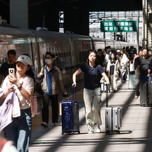 China expects 1.4 billion trips during May Day holiday