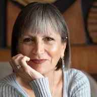CON SILVIA BENTOLILA AYUDAR BIEN EN MEDIO DE UNA CRISIS