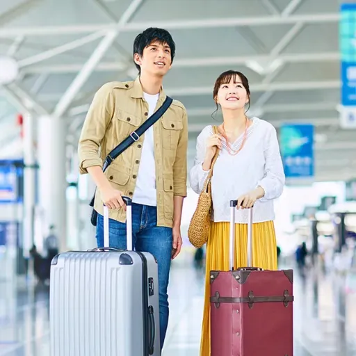 Vì sao không nên mang giày hở mũi khi đi máy bay?