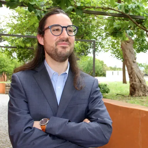 A casa que é Taizé, a estrada de regresso e o cabelo comprido de João Pedro Faria - Emissão 23-04-2026