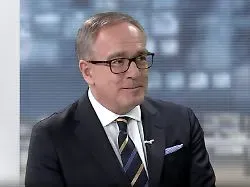 Klemens Fischer: "USA schießen mit Artilleriegeschützen auf Spatzen"