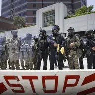 O que se passa em Los Angeles beneficia ou prejudica Trump?