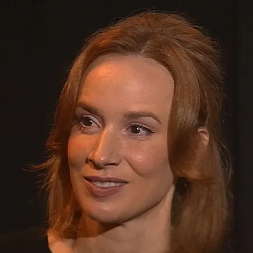 .pod lampou s Táňou Pauhofovou: Svet vedú zranení ľudia. Bojím sa vojny, ale chránim si svoj svet