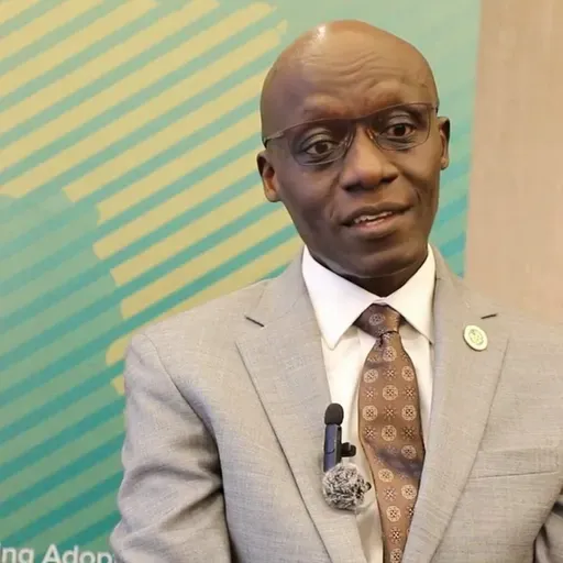 Fungueni minyororo ya kihistoria inayokwamisha Afrika