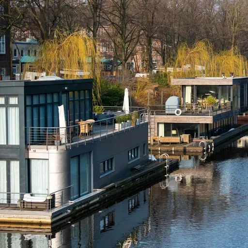 Hausboote in Hamburg - Was das Wohnen auf dem Wasser so besonders macht