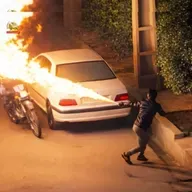 رویارویی شورشگران با سرکوبگران در میدان قیام