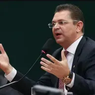 Sóstenes diz que dinheiro encontrado em seu apartamento veio da venda de um imóvel de sua propriedade