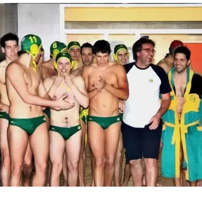 Waterpolo con Manel Silvestre en su adios tras 18 años al frente de Waterpolo Navarra