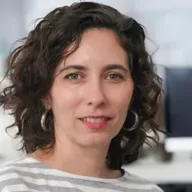 CON LUCIA FAINBOIM CRIANZAS EN TIEMPOS DIGITALES