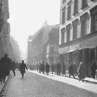 Izstādes "Ielu maldos" veidotāji aicina izbaudīt pilsētu un arī maldīties pa Rīgu