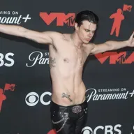 Yungblud wore Iggy Pop’s leather trousers and Ozzy Osbourne’s necklace at 2025 VMAs