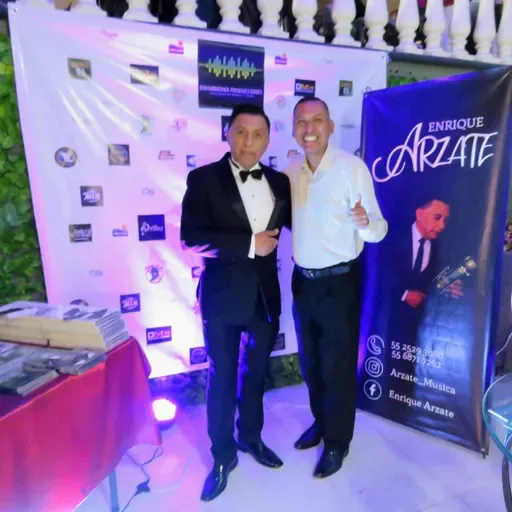 Enrique Arzate entrevista con el Caimán mix