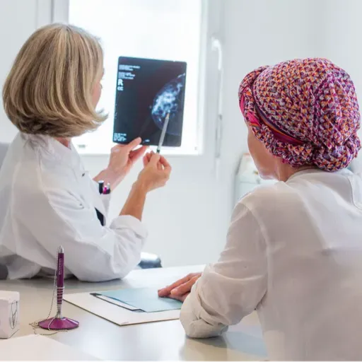 Sobrecarga de trabajo y retrasos en la atención: los oncólogos españoles denuncian la falta de medios