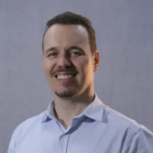 23.11.25 (19h15) | "Tudo muda quando somos tocados" (Pr. Ivêner Soler)