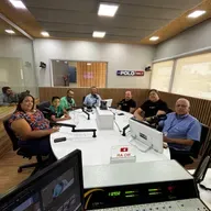 15.10.2025 - Entrevista na Polo FM destaca os 19 anos do Moda Center e os preparativos para a alta temporada