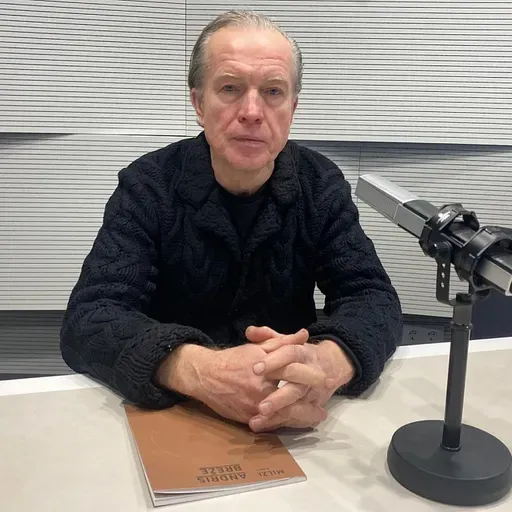 Andra Brežes darbs "Aploks" vairāk nekā pēc 30 gadiem atgriežas izstāžu zālē