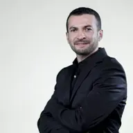 A la tercera ya es violencia