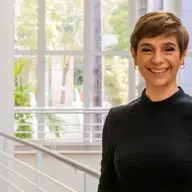 Trump usou Bolsonaro para 'empacotar' punição ao Brasil, diz Renata Lo Prete sobre tarifaço